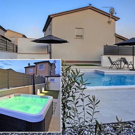 Casa Tara Three-Bedroom Holiday Home Pula Ngoại thất bức ảnh