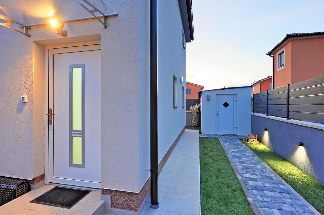 Casa Tara Three-Bedroom Holiday Home Pula Ngoại thất bức ảnh