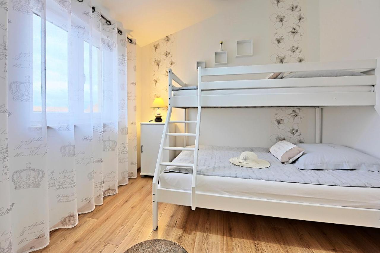 Casa Tara Three-Bedroom Holiday Home Pula Ngoại thất bức ảnh